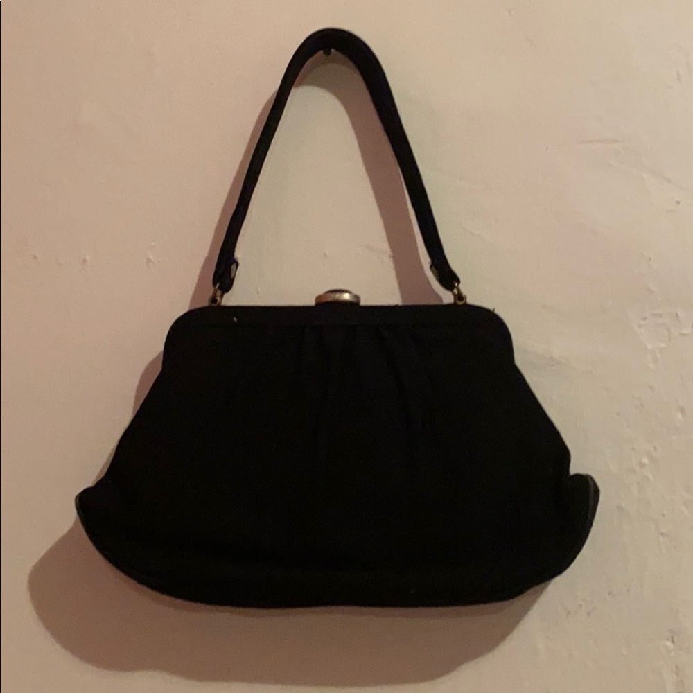 Charming black vintage handbag, snap open w/pocket